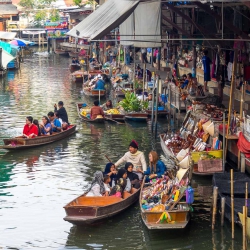 Damnoen Saduak Floating Market-2